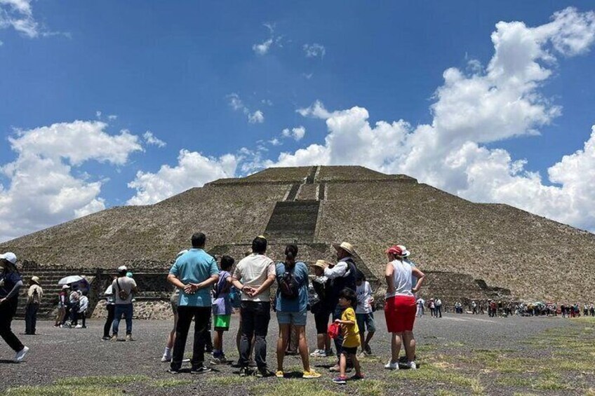 Private tour to Teotihuacan: rebuilding the past.
