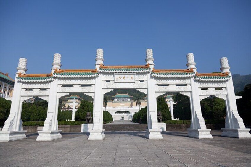 One-Day Historical and Heritage Tour in Taipei
