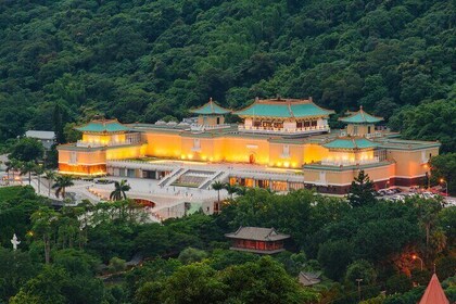 One-Day Historical and Heritage Tour in Taipei