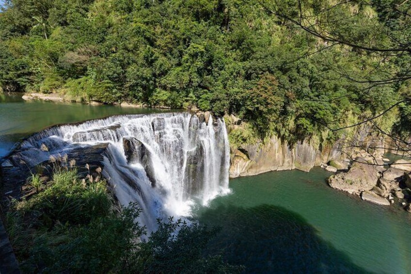 7-Hour Jiufen Night View, Shifen Waterfall & Raohe Market Tour