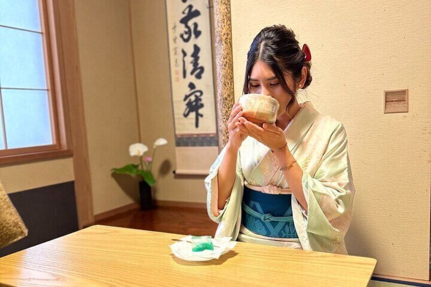 Tokyo : Genuine Tea Ceremony, Kimono Dressing, and Photography