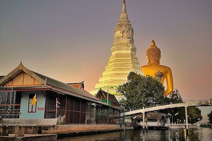 Hidden canal , Bangkok twighlight & temple