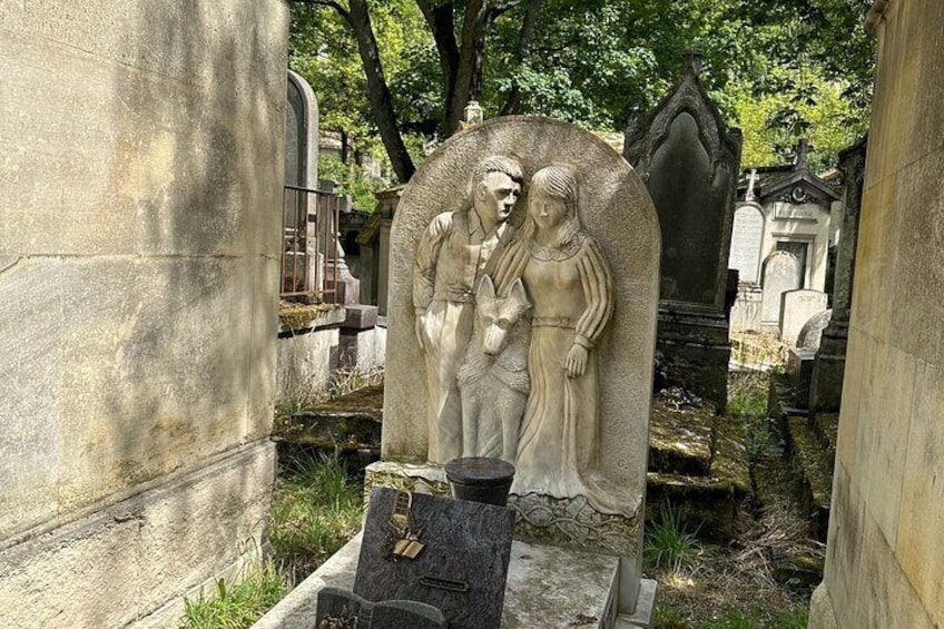 Père Lachaise's Cemetery Celebrities and Ghosts Mystery Tour