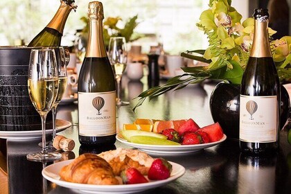 Melbourne Premium Balloon Flight plus 5-Star champagne breakfast