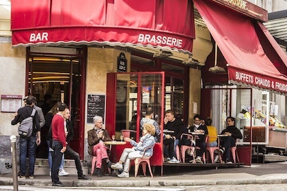 Iconic Amelie Film Locations - Private Tour with Friendly Guide