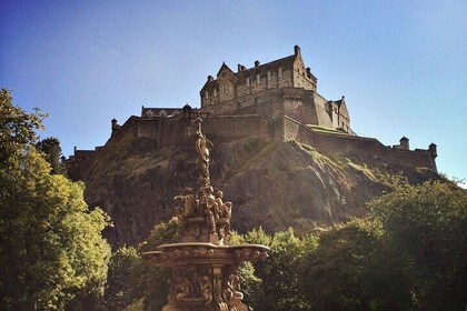 Castles & Cobblestones: Personal Full Day Edinburgh Walking Tour