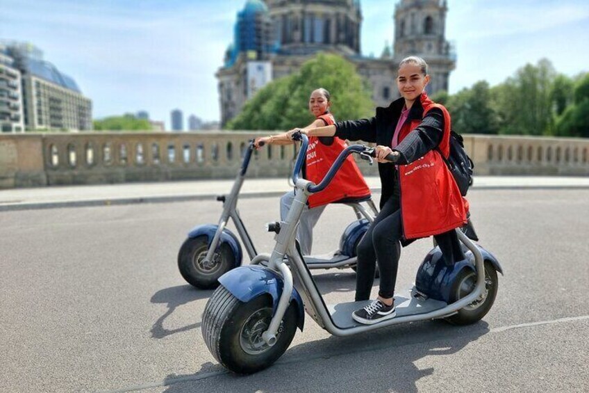 3 Hours Guided Hamburg E-Scooter Tour