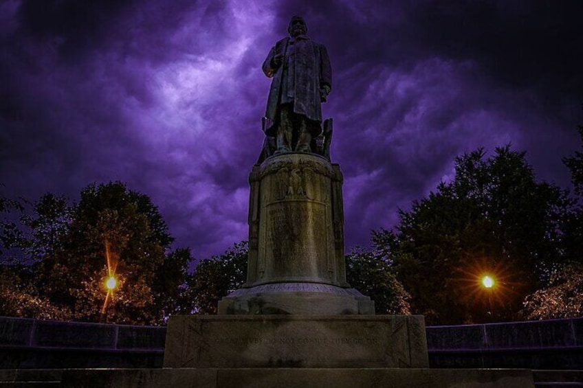 Discover the restless spirits that refuse to fade into oblivion on our haunted tour. 