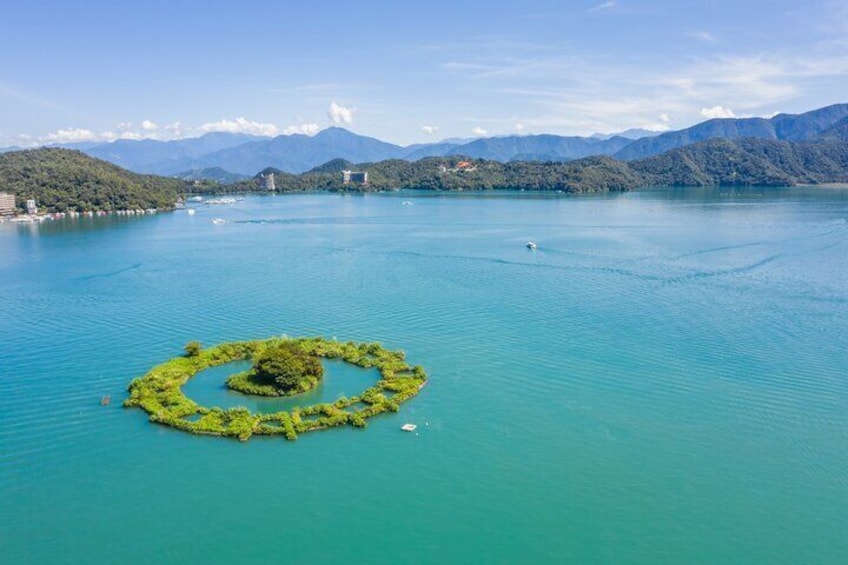 Nantou Day Tour: Sun Moon Lake & Ita Thao Pier from Taipei