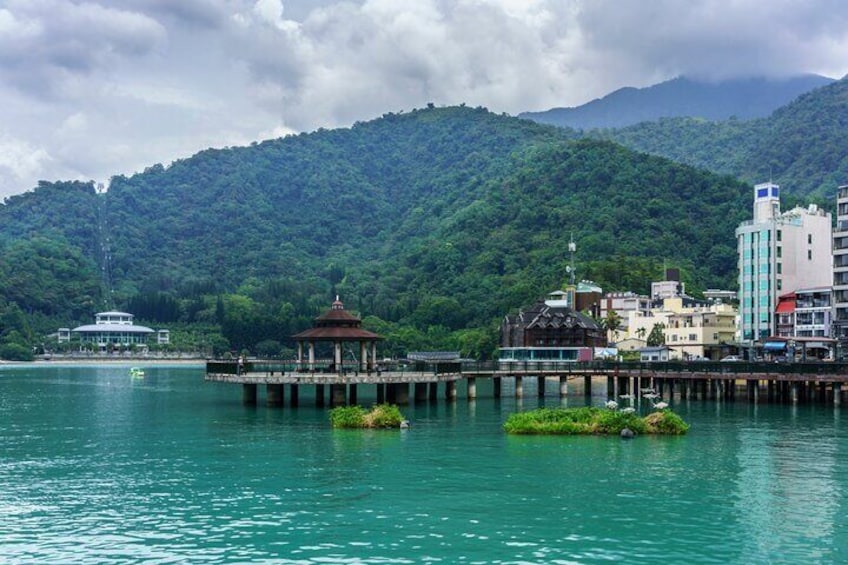 Nantou Day Tour: Sun Moon Lake & Ita Thao Pier from Taipei