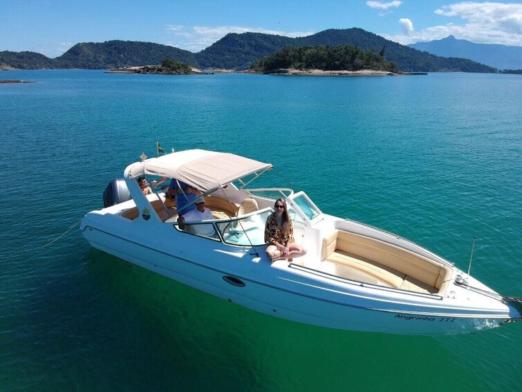 Speedboat Tour to the Paradise Islands of Angra dos Reis with Lunch 