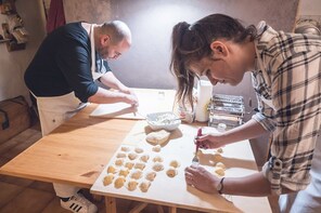 Food Walking Tour & Tortellini Cooking Class with Lunch