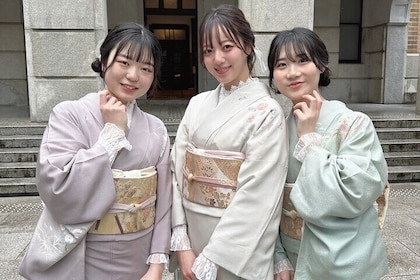Kanazawa: Kimono Rental Traditional Experience at WARGO