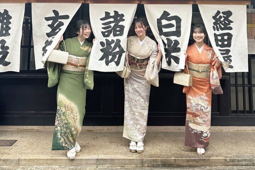 Kanazawa: Kimono Rental Traditional Experience at WARGO