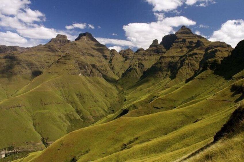 2-Day Tour in Sani Pass and Drakensberg Gardens from Durban