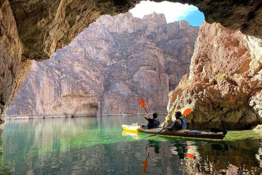 4-Hour Kayak Deluxe Tour in Emerald Cave with Catered Lunch