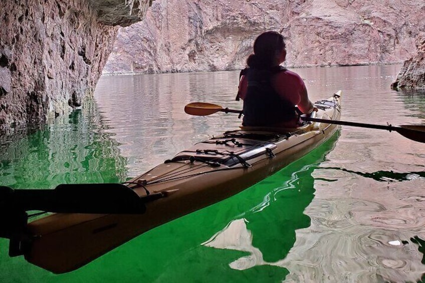4-Hour Kayak Deluxe Tour in Emerald Cave with Catered Lunch