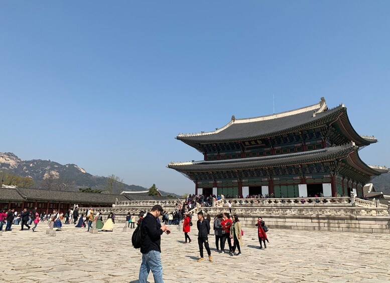 Picture 16 for Activity Seoul: Ancient Palaces and Scenic Points Walking Tour