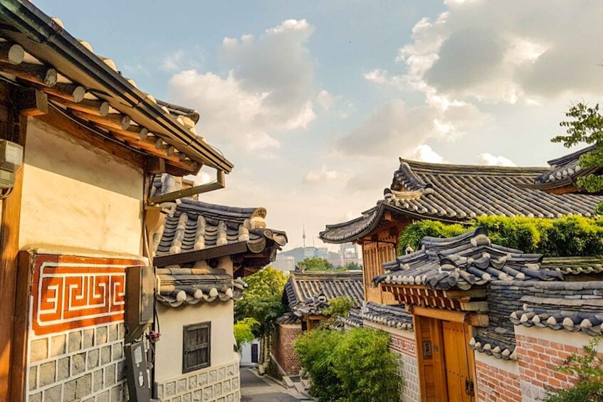 Seoul: Gyeongbok Palace and Bukchon Hanok Walking Tour