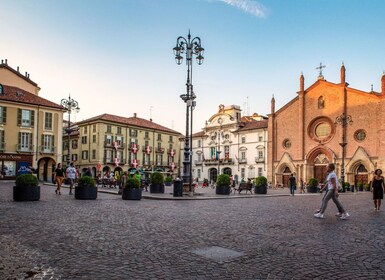 Recorrido a pie por la ciudad histórica de Asti