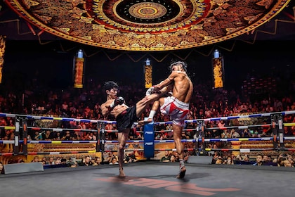 Bangkok: Muay Thai-bokskaarten in het Rajadamnern-stadion