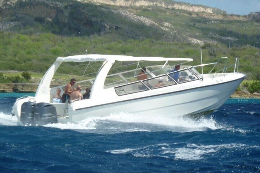 Blue Room and Beach Tour Curacao by Speedboat 