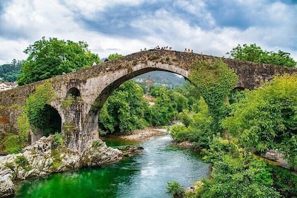 Excursion to the Lakes and Covadonga from Cangas de Onís