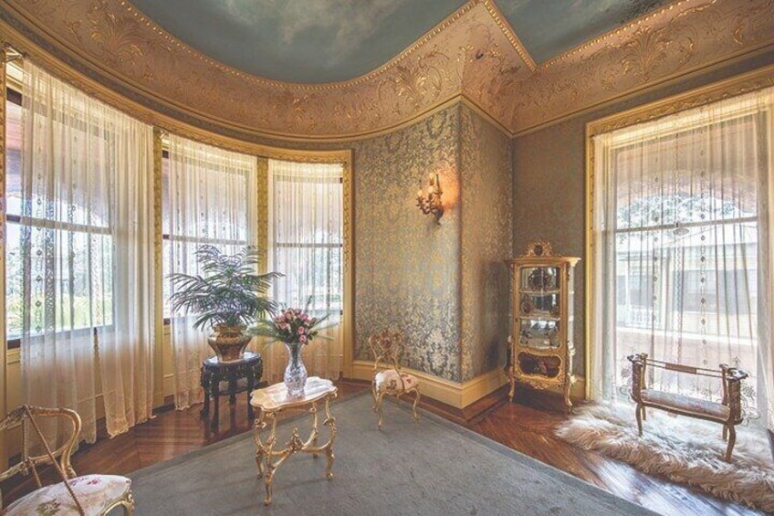 The Moody Mansion parlour