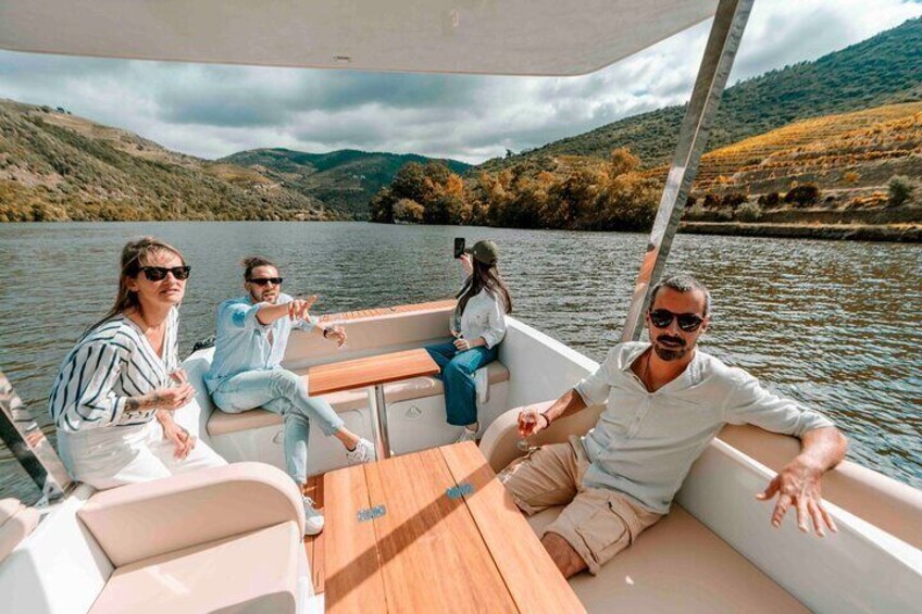 Douro Solar Boat Experience with Wine Tasting