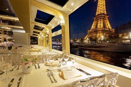 Crucero con cena de prestigio con salida desde la Torre Eiffel