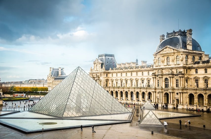 Louvre Museum Entry & Seine Cruise Ticket withdrawal from Agency