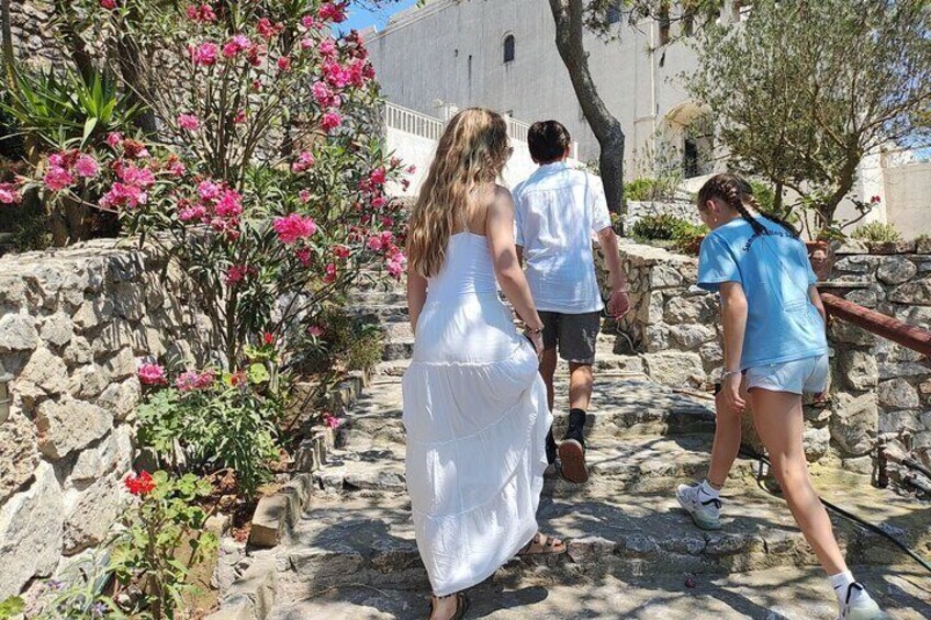 Private Guided Tour Around Santorini 