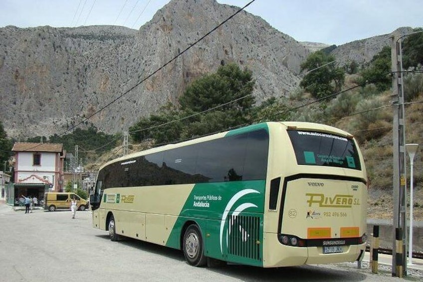 Once we arrive at the Chorro train station we will take the shuttle bus that will take us to the entrance of the Caminito del Rey