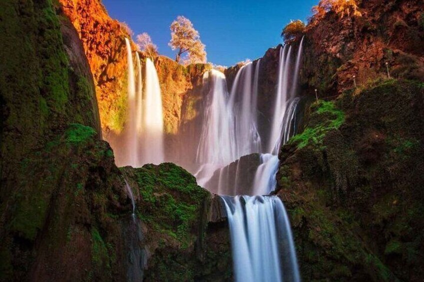 Marrakech : Ouzoud Waterfalls, Guided MountainTour & Boat Ride