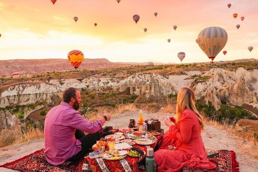 Cappadocia Sunrise Breakfast With Hot Air Balloons