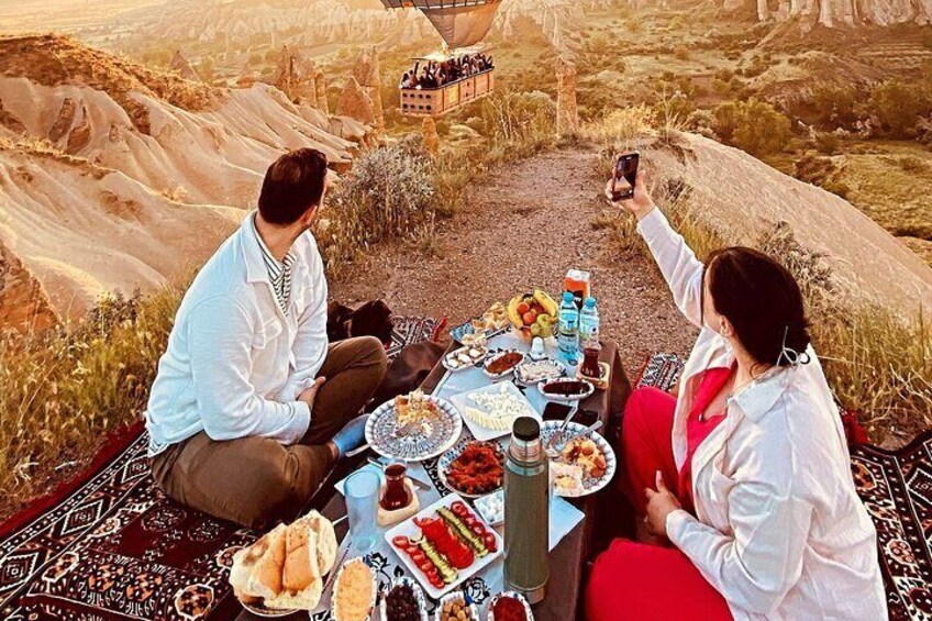 Cappadocia Sunrise Breakfast With Hot Air Balloons