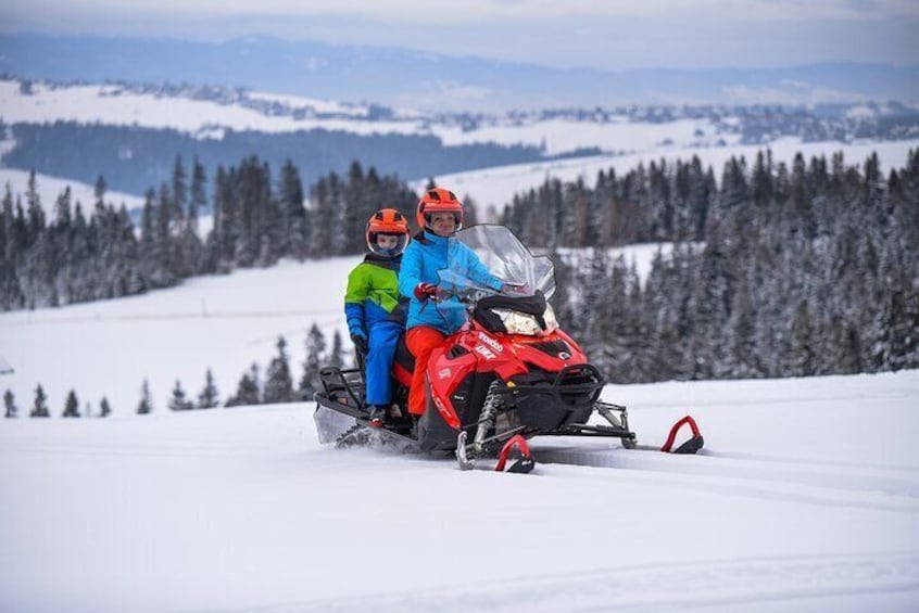 Zakopane: 3 hours Snowmobiles Guided Tour with bonfire and meal