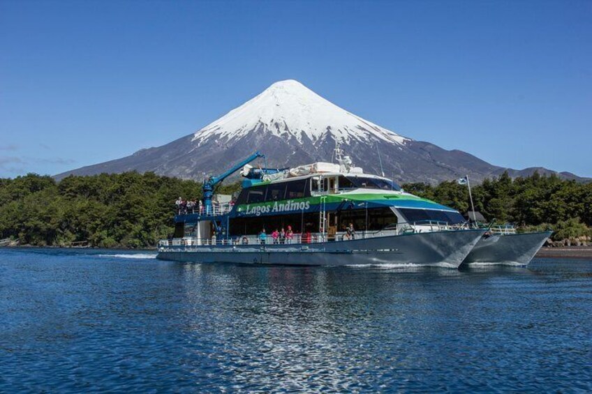 Catamaran Lagos Andinos, Lago Todos los Santos, Chile