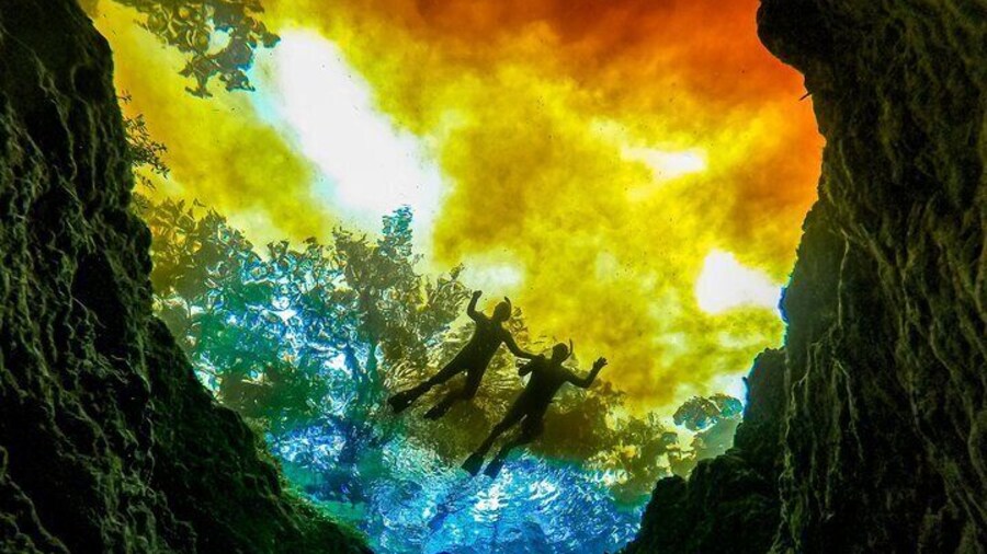 Images like this are possible in only a few places in the world. These are original colors!