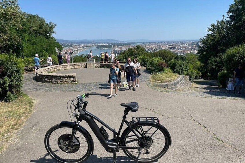 Private Guided E-bike Tour in Budapest