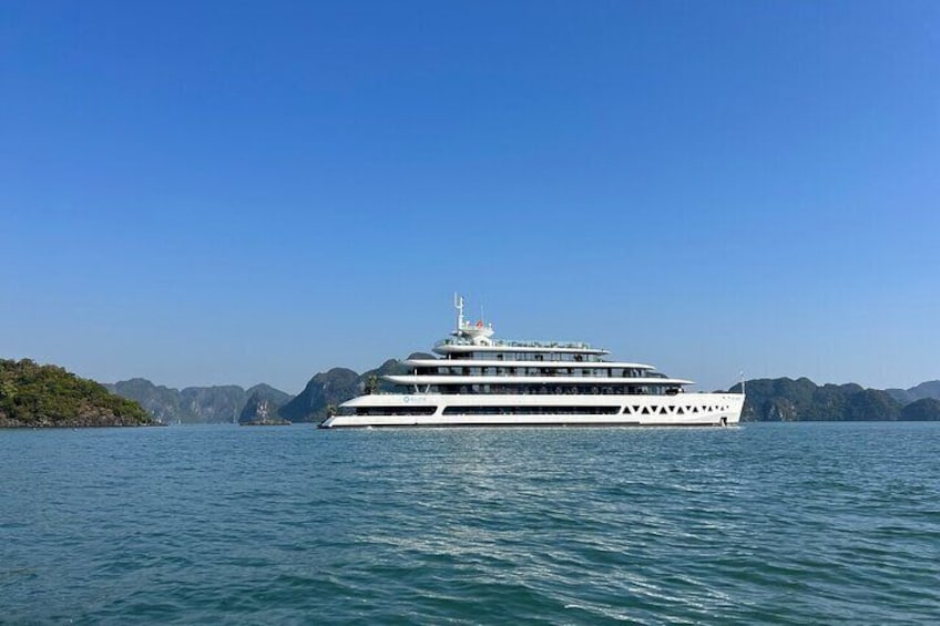 Elite of the Sea 6 Star Cruise in Halong Bay & Lan Ha Bay