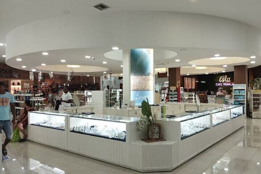 Punta Cana: 3-Hour Guided Local Craft Shopping Tour