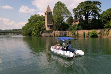 Lyon: de Confluence a la isla de Barbe en barco eléctrico