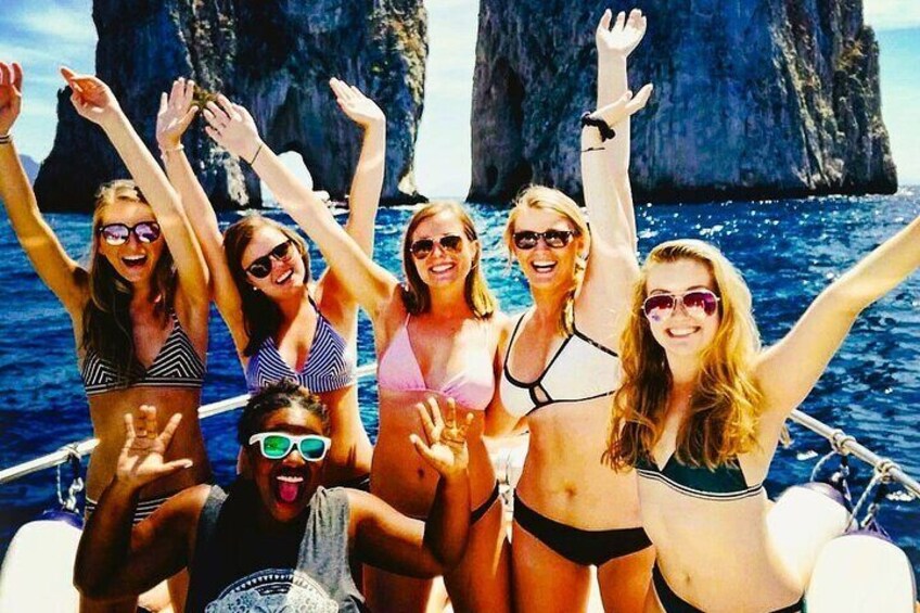 Full Day Guided Tour in Capri by Boat