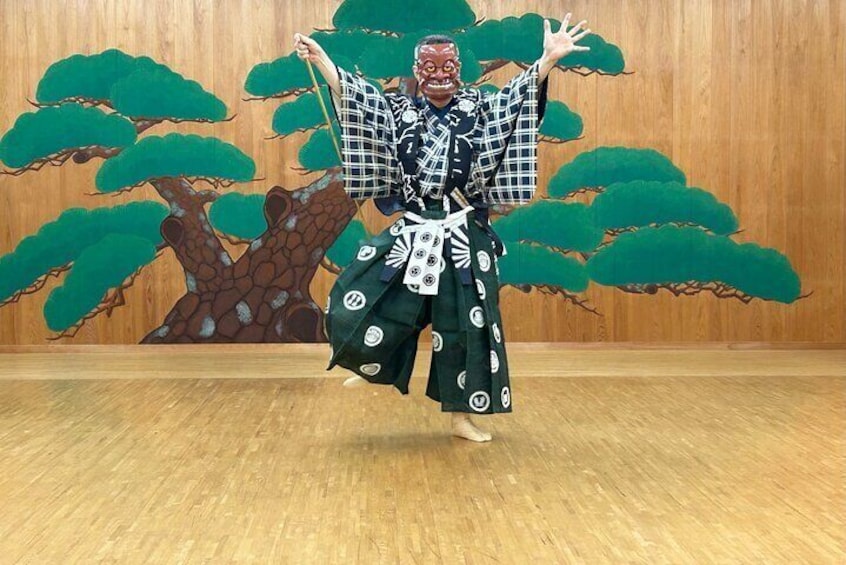 Scene from the Kyogen play "Shimizu"➀
狂言「清水」のシーン⓵