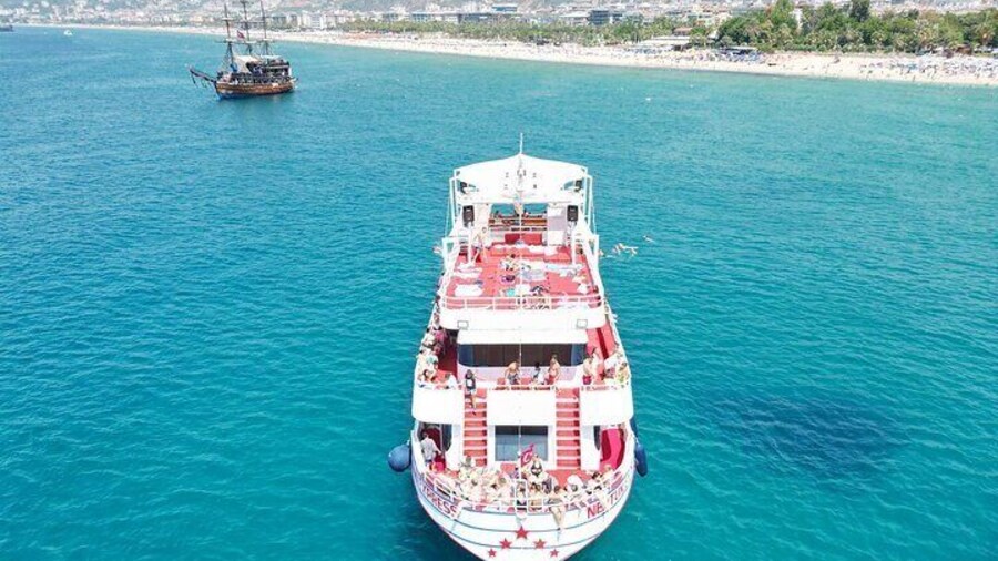 Alanya Boat Trip w/Unlimited Drinks & Lunch