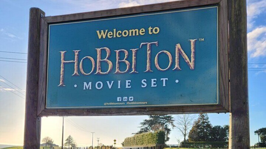 Private Hobbiton & Waitomo glowworm cave Day Trip from Auckland