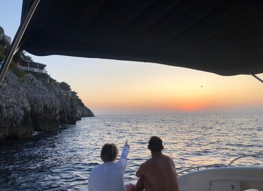 Au départ de Sorrento : Croisière au coucher du soleil sur la côte de Sorre...