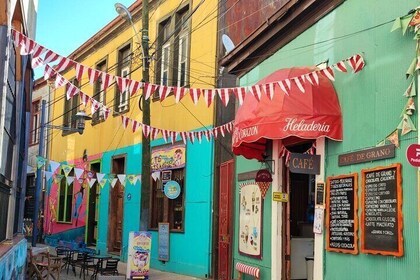 2 Hour Walking Tour in Valparaiso