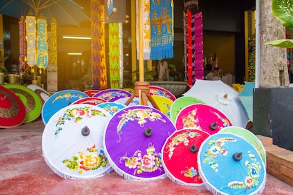 Chiang Mai: Tour privato di un giorno di arte e cultura a Sankampaeng